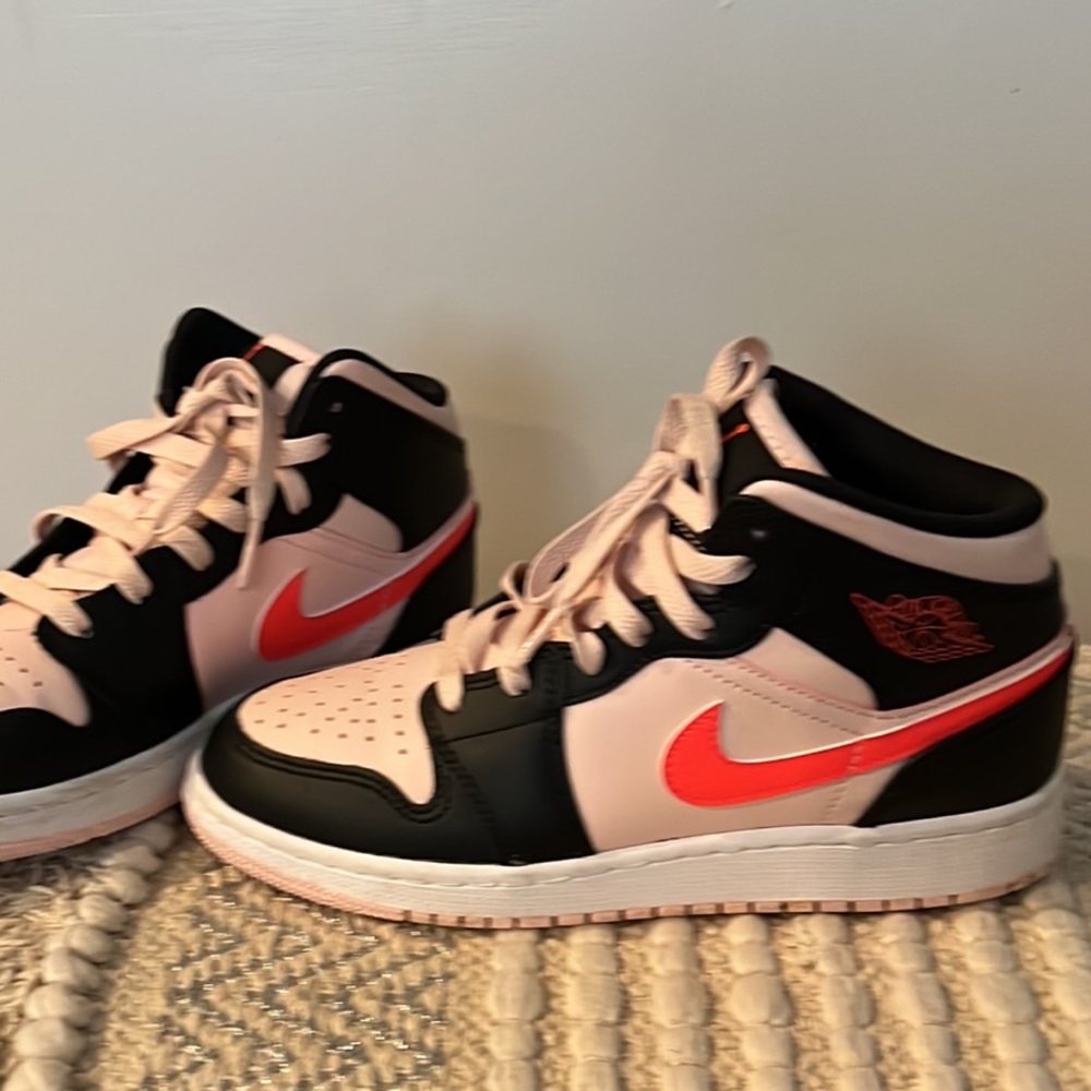 Air Jordan 4Y; women’s 5.5